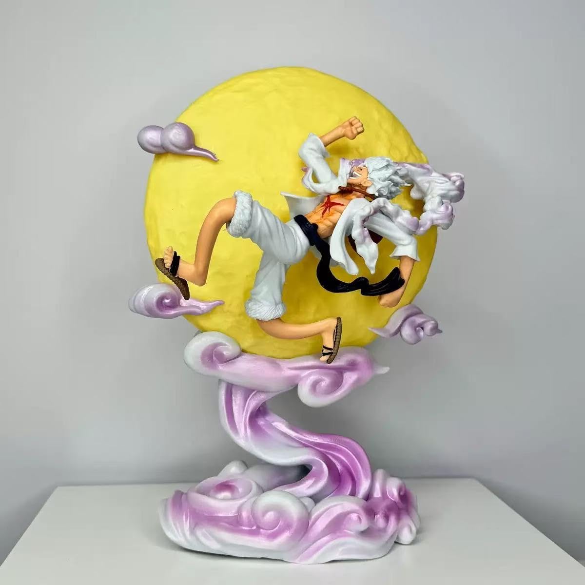 CBKSUHBADE light-up figure Nika form adds soft glow to shelves