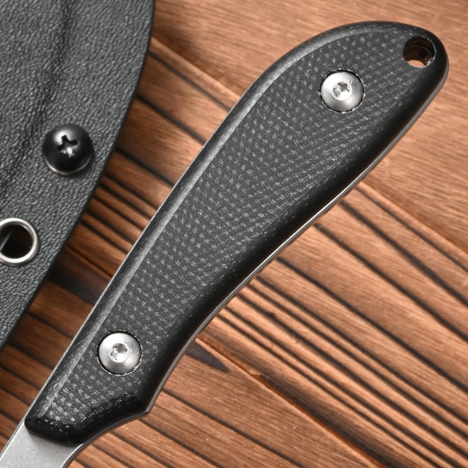 CCFFCC FF101 micarta grip demonstrating moisture resistance and anti-slip feel.