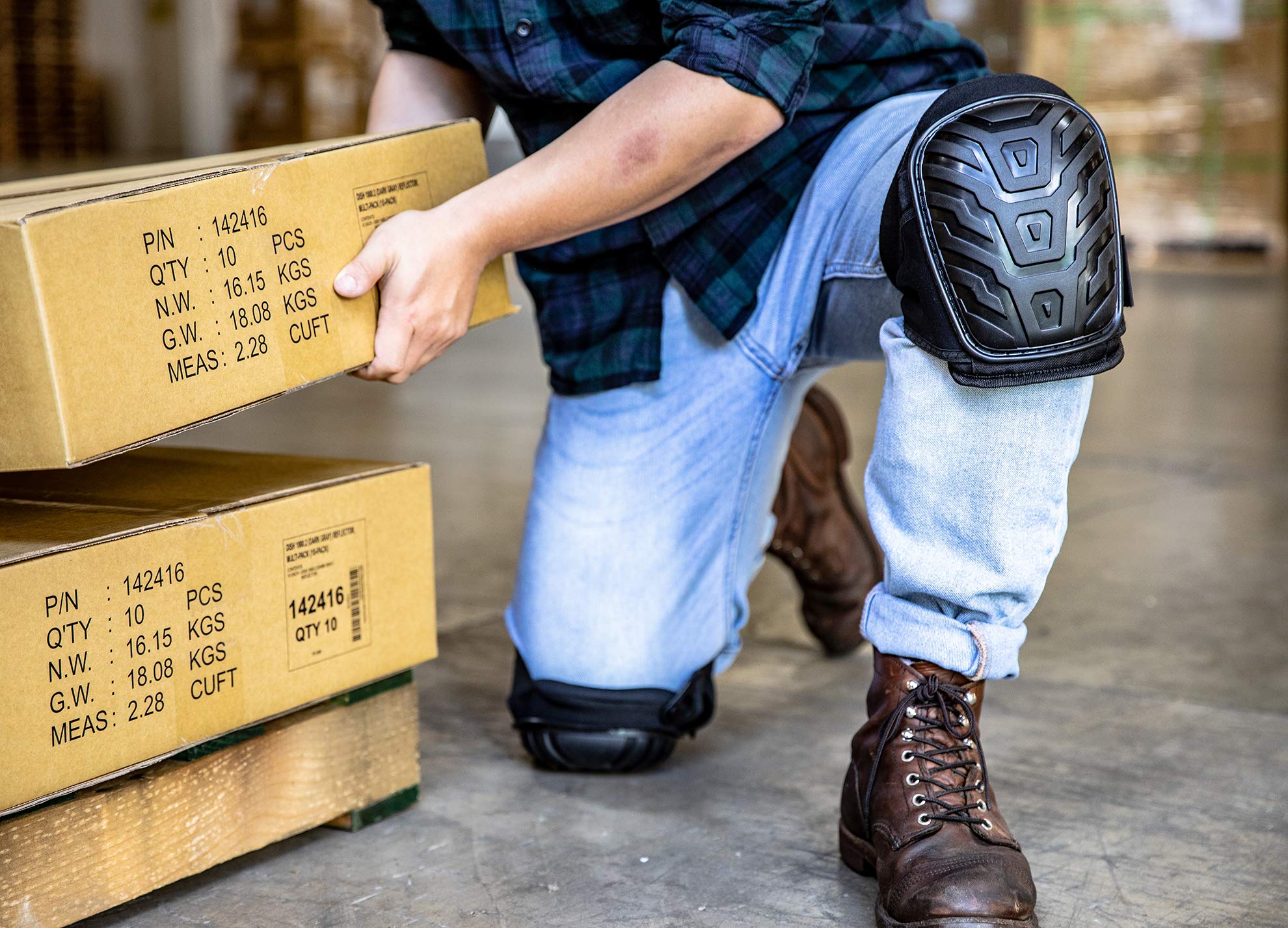 CE' CERDR knee pads show double straps for secure, slip-free fit during work