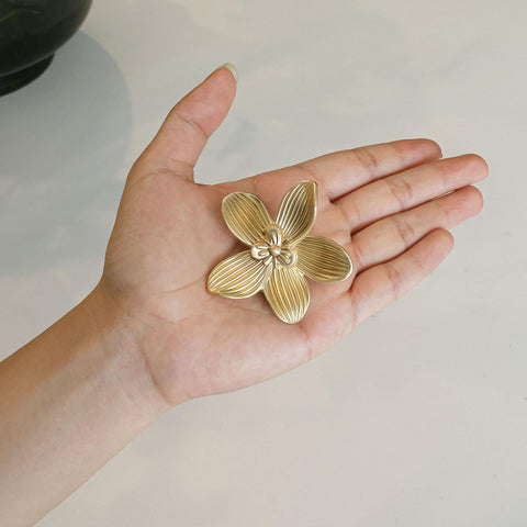 CEYMIO flower drawer pull brightening a bathroom vanity