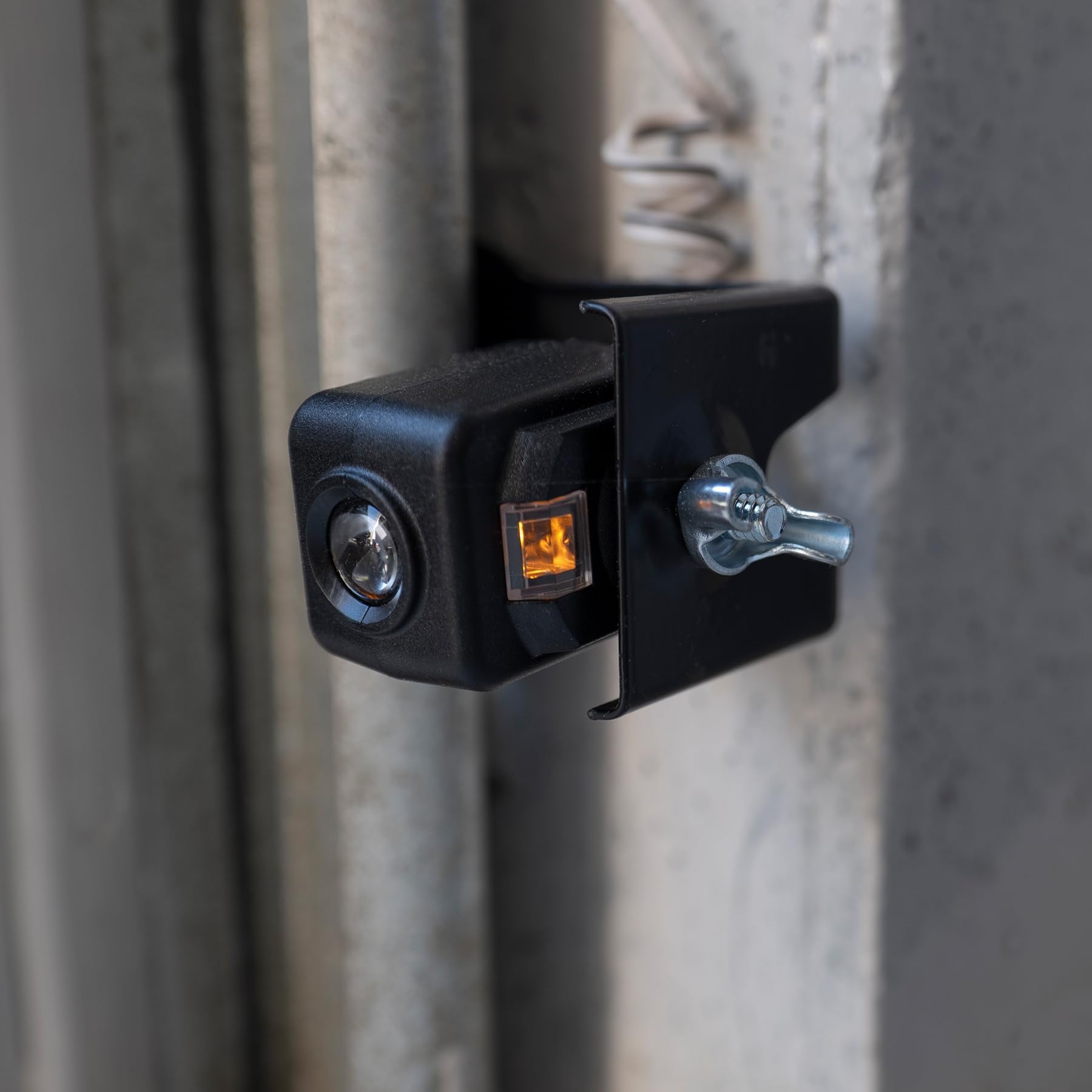 CHAMBERLAIN 820CB safety sensor in use at the garage door opening