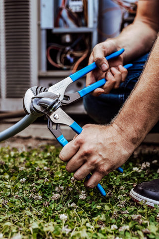 Channellock 2.25-inch jaw capacity covers wide gripping ranges.