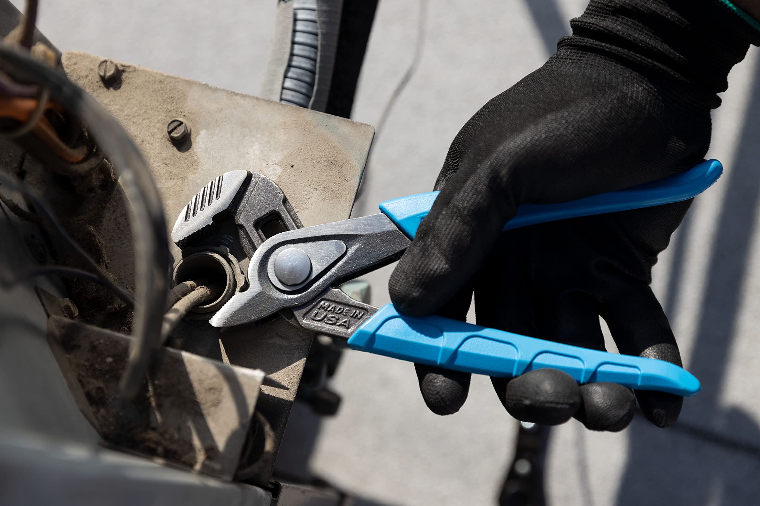 Undercut tongue-and-groove design prevents jaw slipping on metal and wood.