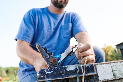 Channellock 909 handles insulated and non-insulated 10-22 AWG terminals.