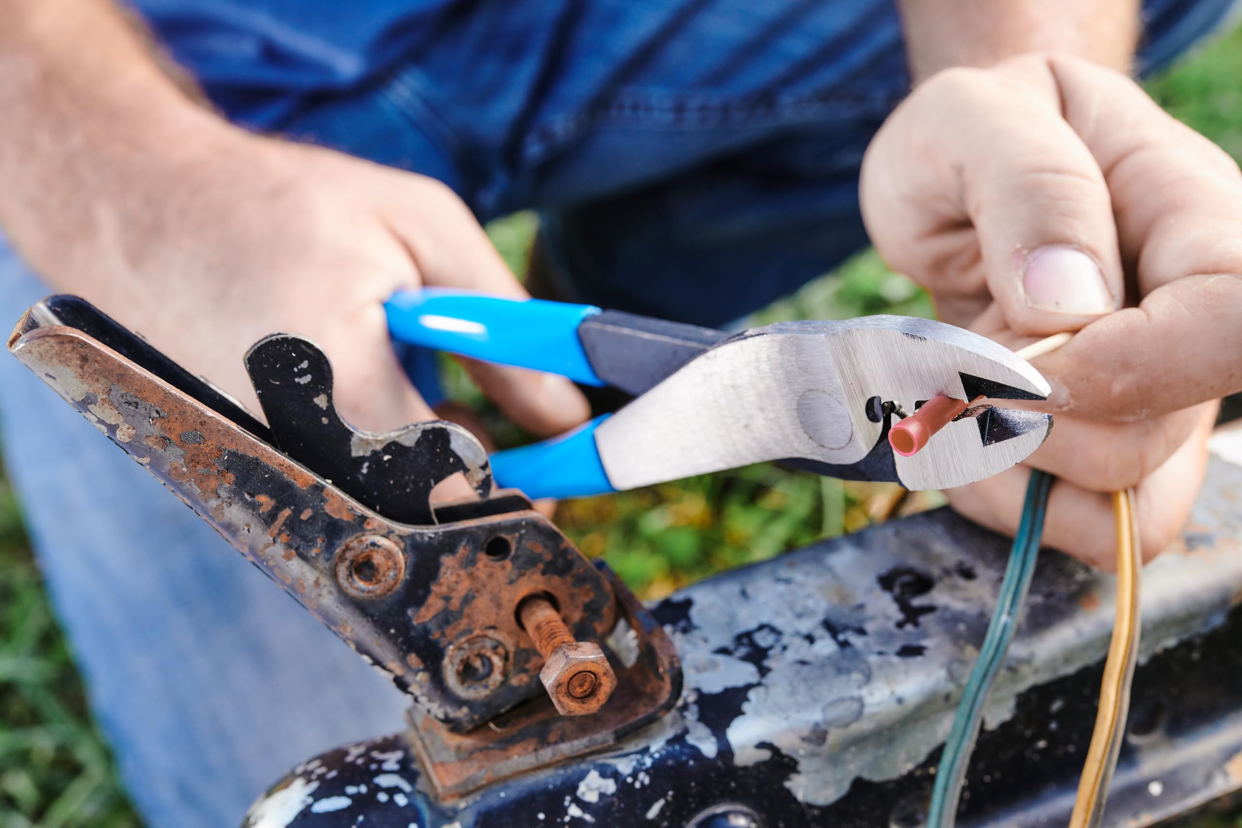 Channellock 909 terminal crimping tool works with insulated terminals.