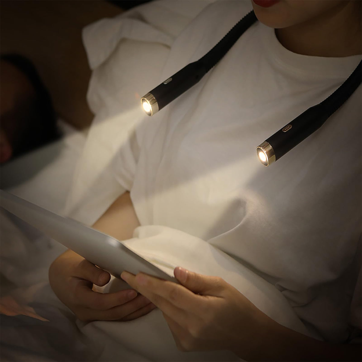 Choudao Tech LED neck reading light shows three color temperatures for cozy night reading.