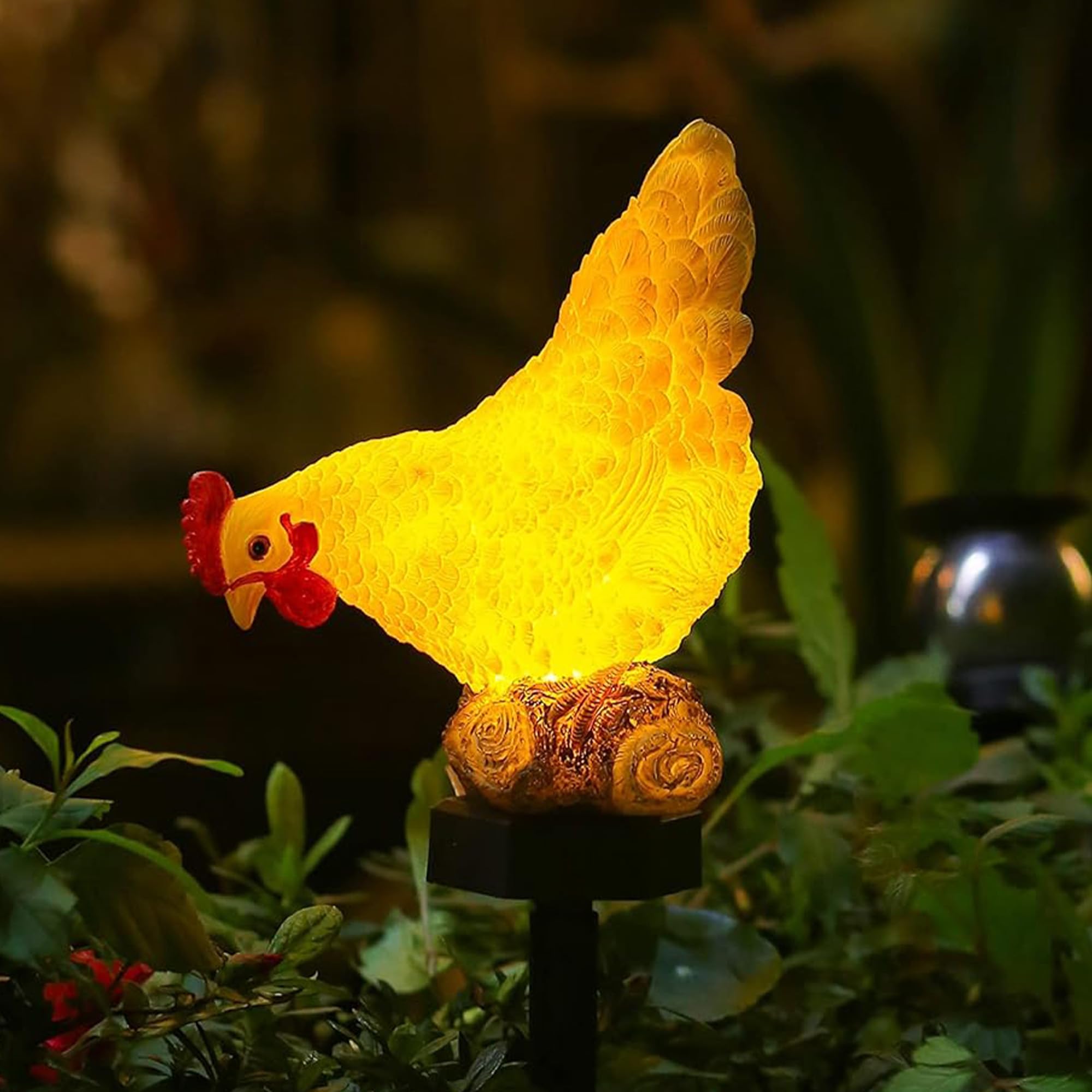 CHUANGFENG chicken solar light brightens a garden path at night
