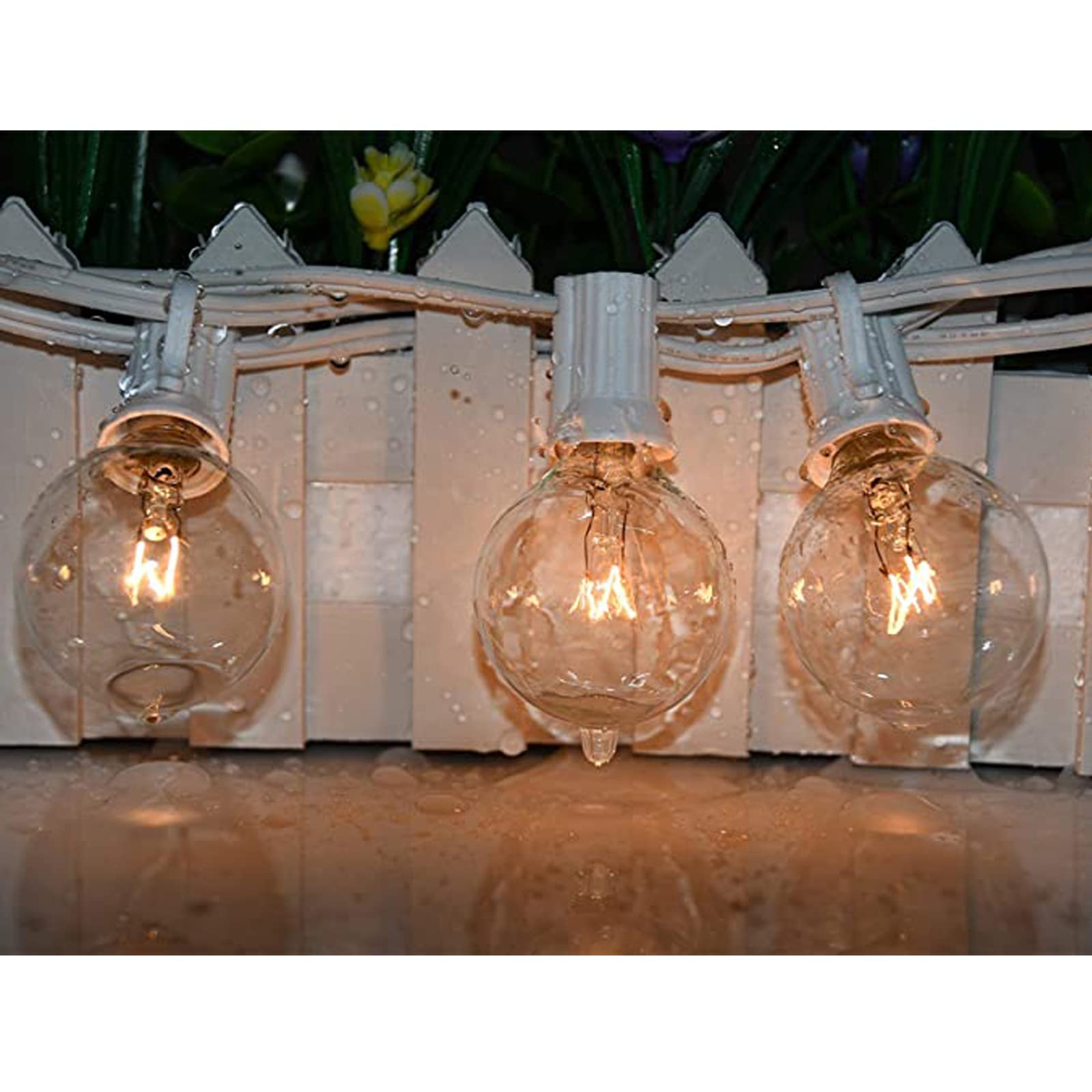 CHYParty G40 bulb with E12 base fits C7 sockets for easy retro lighting.