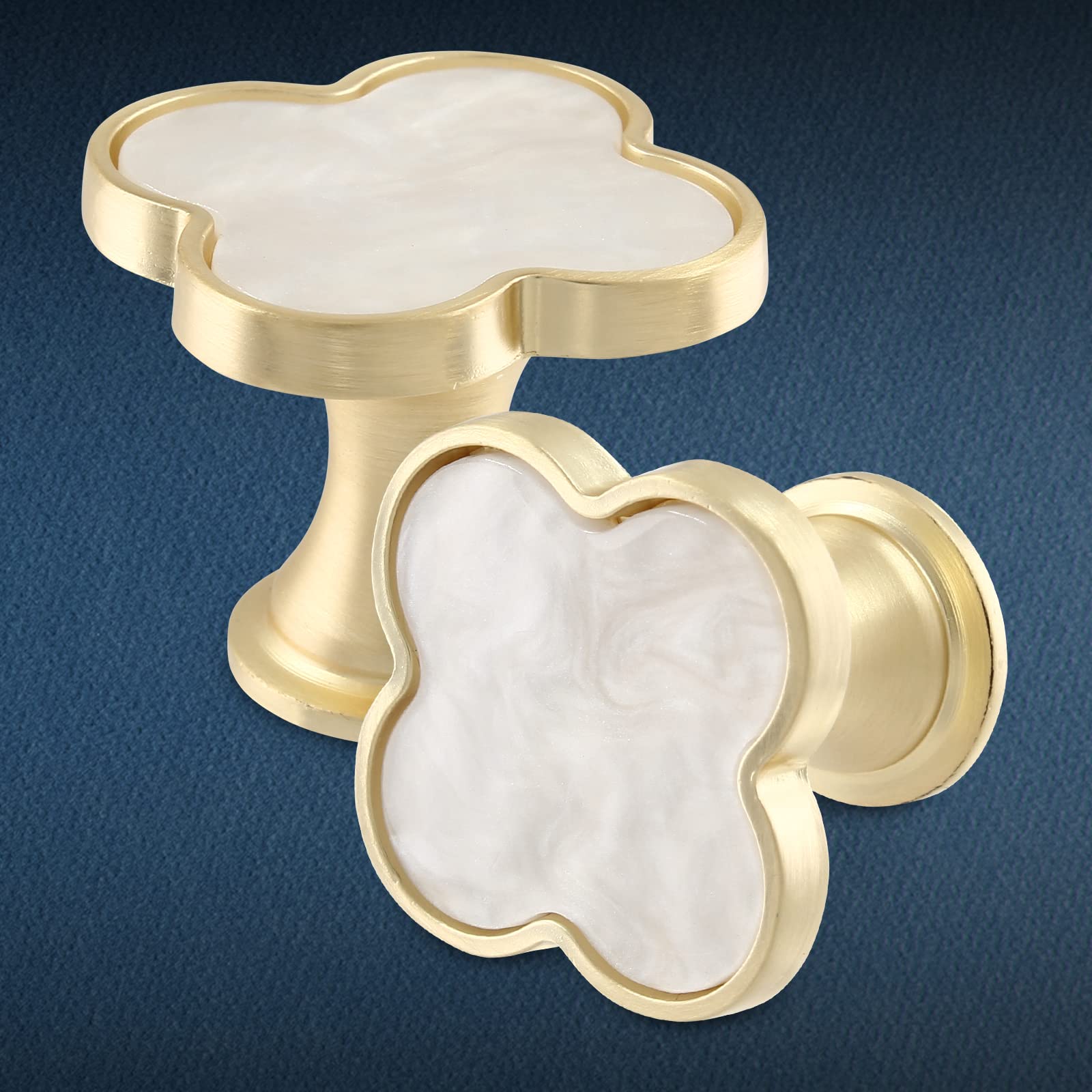Cionyce Clover knob on wardrobe installation showcasing four-leaf clover design.