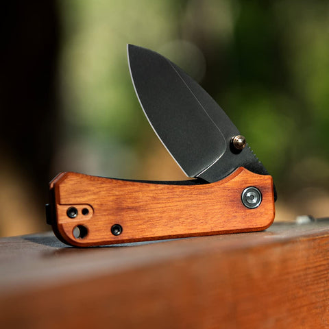 CIVIVI Baby Banter compact design fits small pockets and legal carry