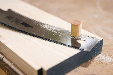 Versatile two-edge saw set supports rip, crosscut, and flush cutting tasks.