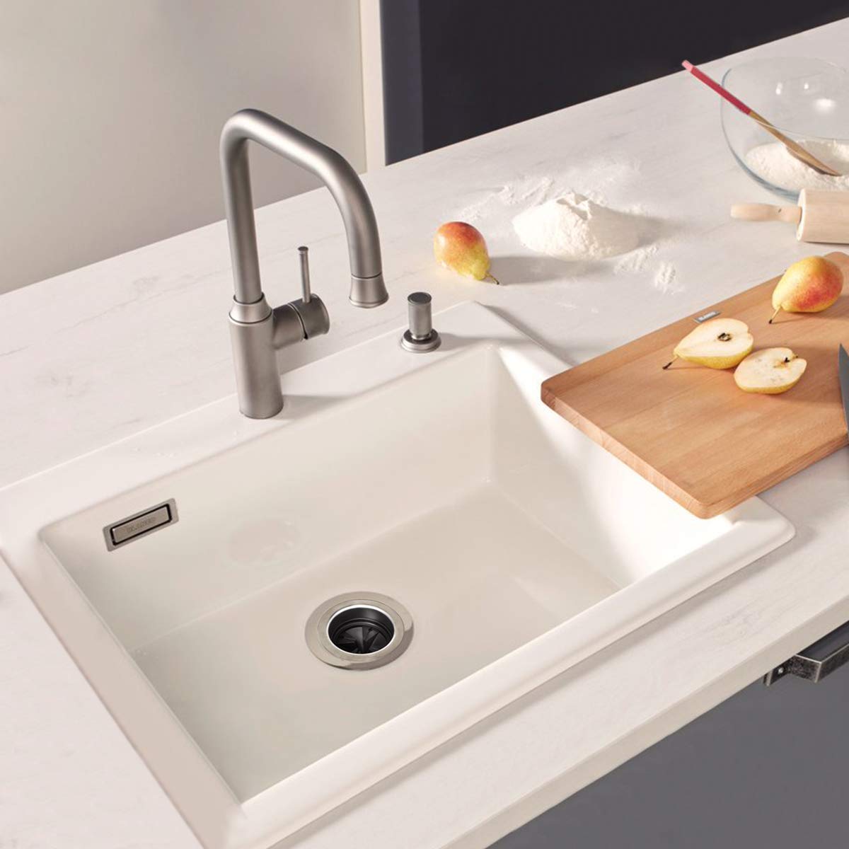 CLEESINK 3-bolt mount compatibility demonstrates secure, leak-free installation