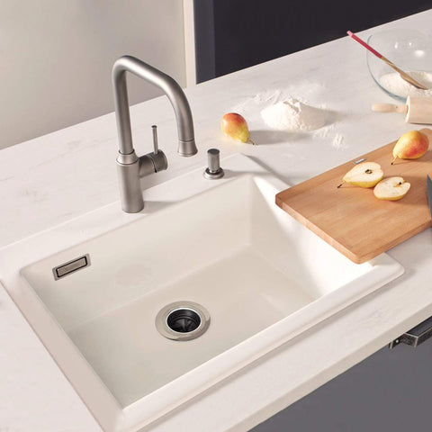 CLEESINK 3-bolt mount compatibility demonstrates secure, leak-free installation