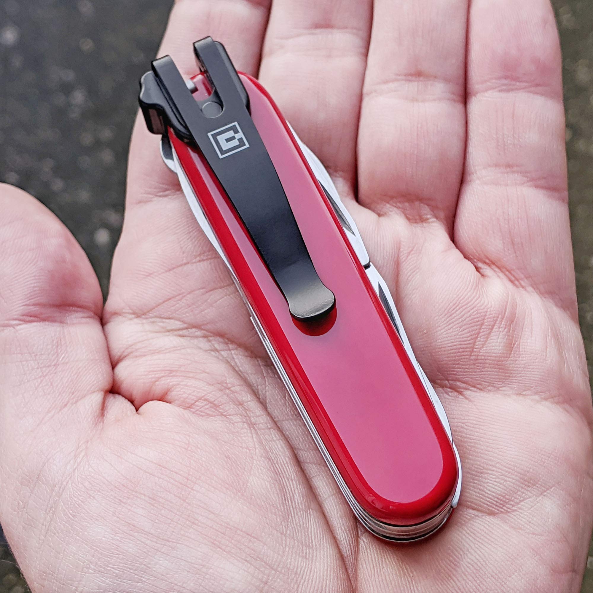 SwissQlip attachment with Philips screw and keyring eyelet for quick setup