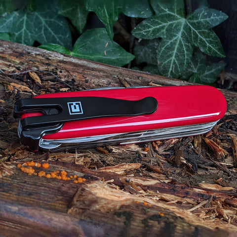Low-profile SwissQlip design stays flush with pocket for comfort