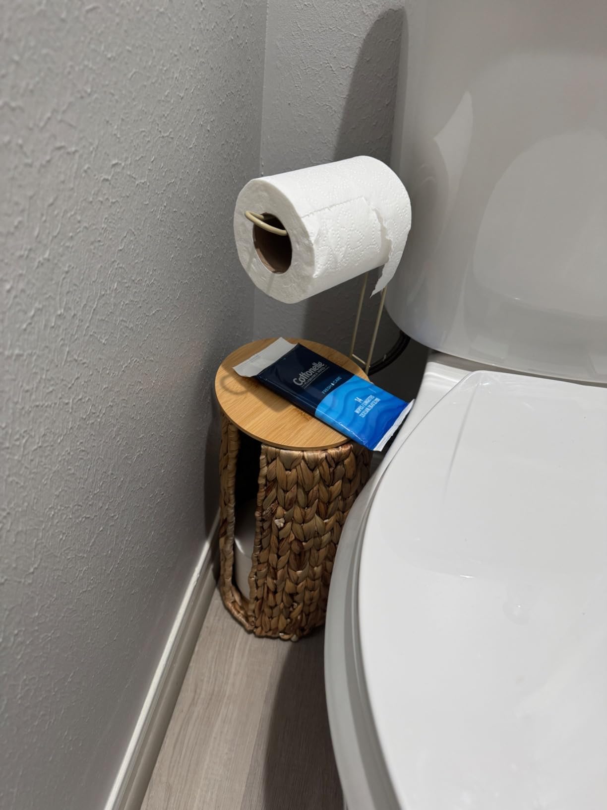 Coeusy wooden lid keeps tissue tidy and hidden.