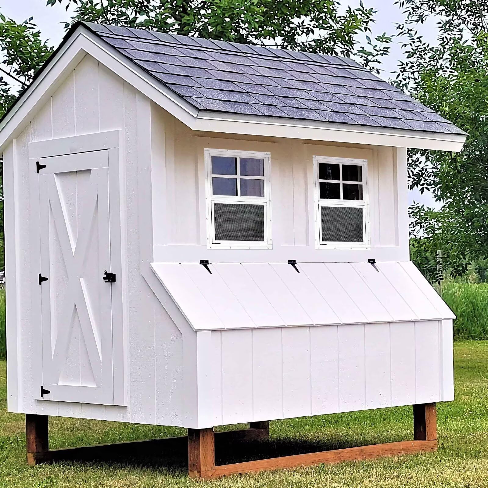COLORPAPA chicken-coop window provides ventilation for animal spaces