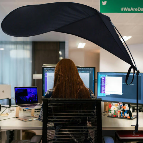 Comastbo cubicle shield glare reduction highlights a calmer work zone.