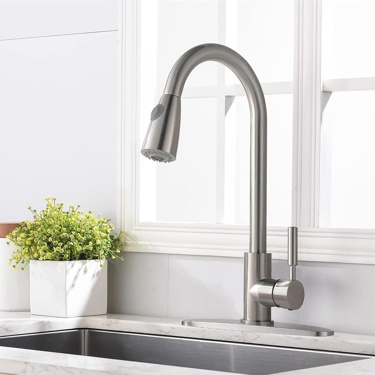 Comllen faucet supports easy installation for versatile kitchen setups.