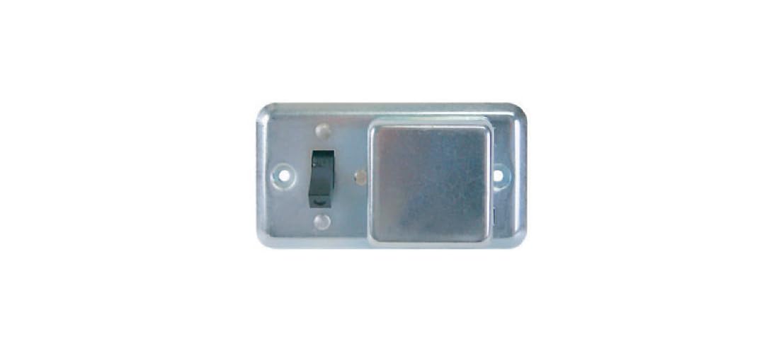 Cooper BP/SSU Bussman front view shows compact switch and fuse holder.