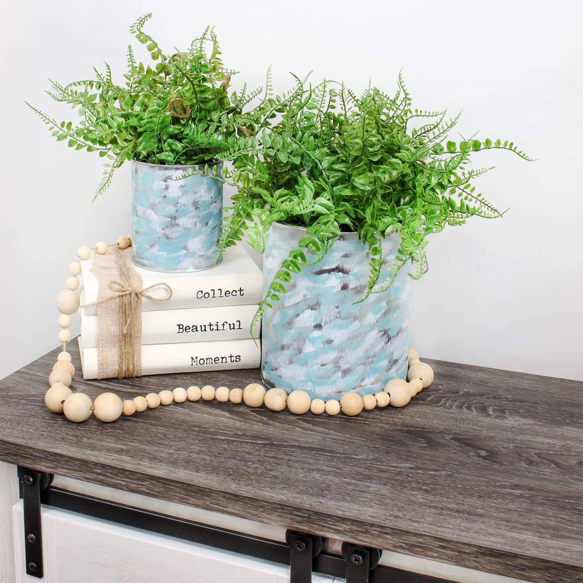 Cornucopia Brands paint can with lid and handle ensures easy transport.