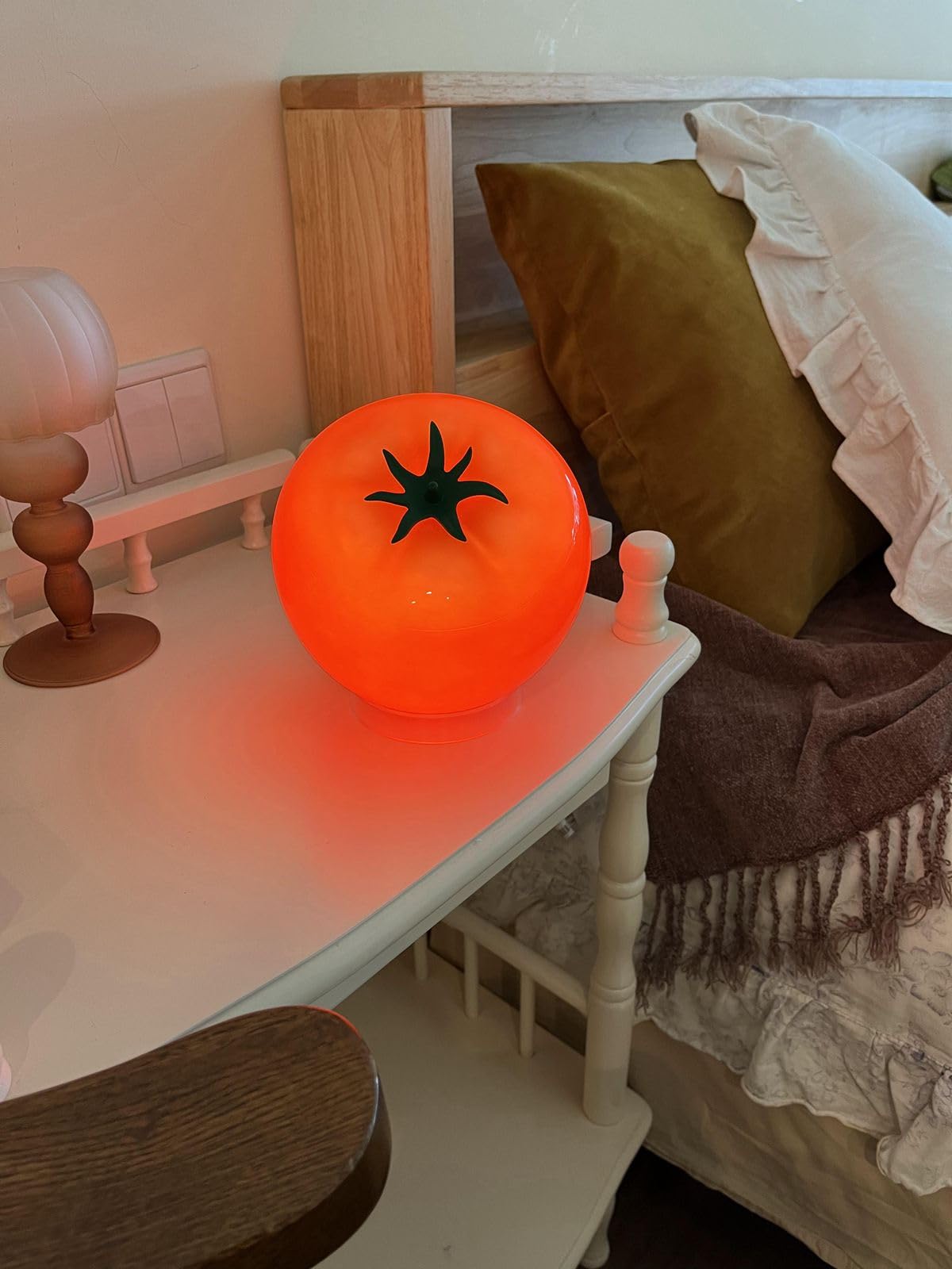 Cozifycasa Vintage lamp with red glass adds retro charm and soft lighting.