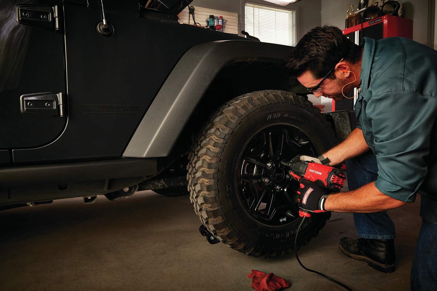 CRAFTSMAN CMEF901 withstands heavy-duty workshop use