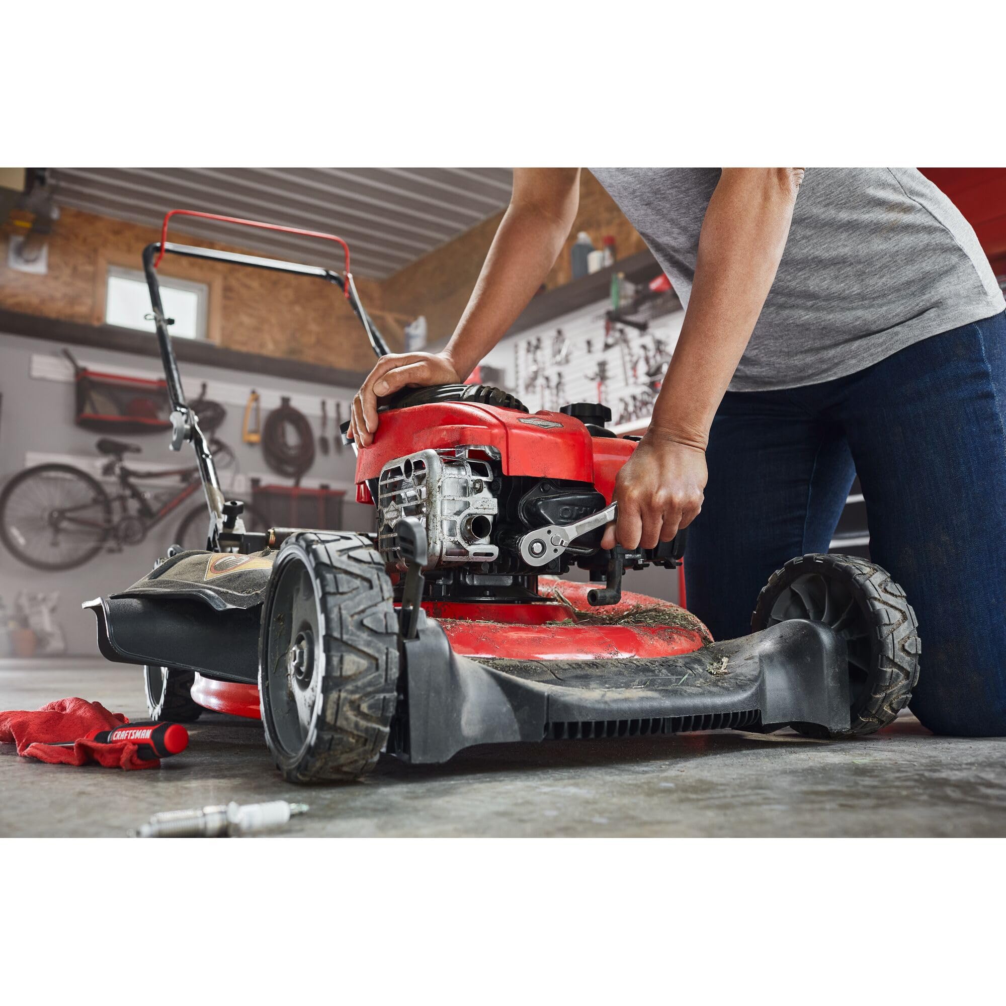 CRAFTSMAN low-profile design aids access to confined spaces