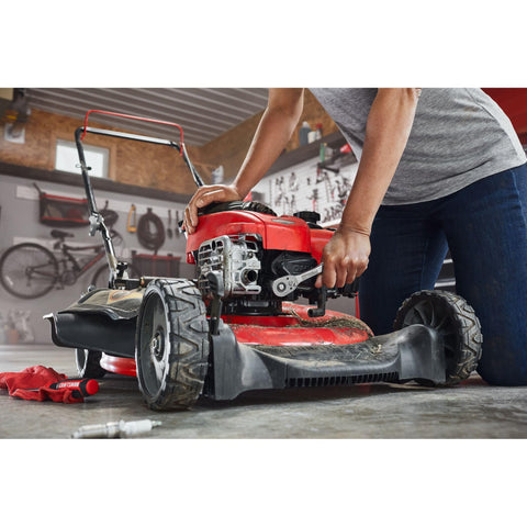 CRAFTSMAN low-profile design aids access to confined spaces