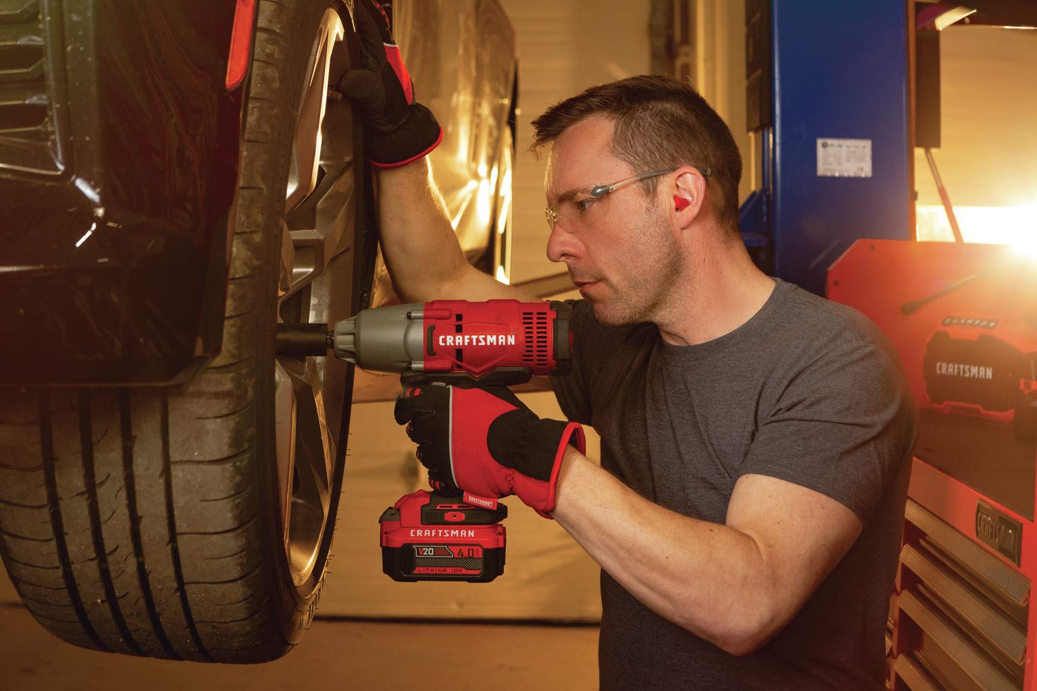Maximum 350 ft-lbs torque for heavy fasteners with ease