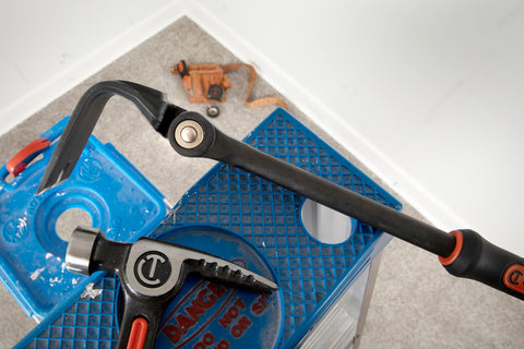 Crescent DB18X-06 indexing head offers 180-degree range for flexible reach.