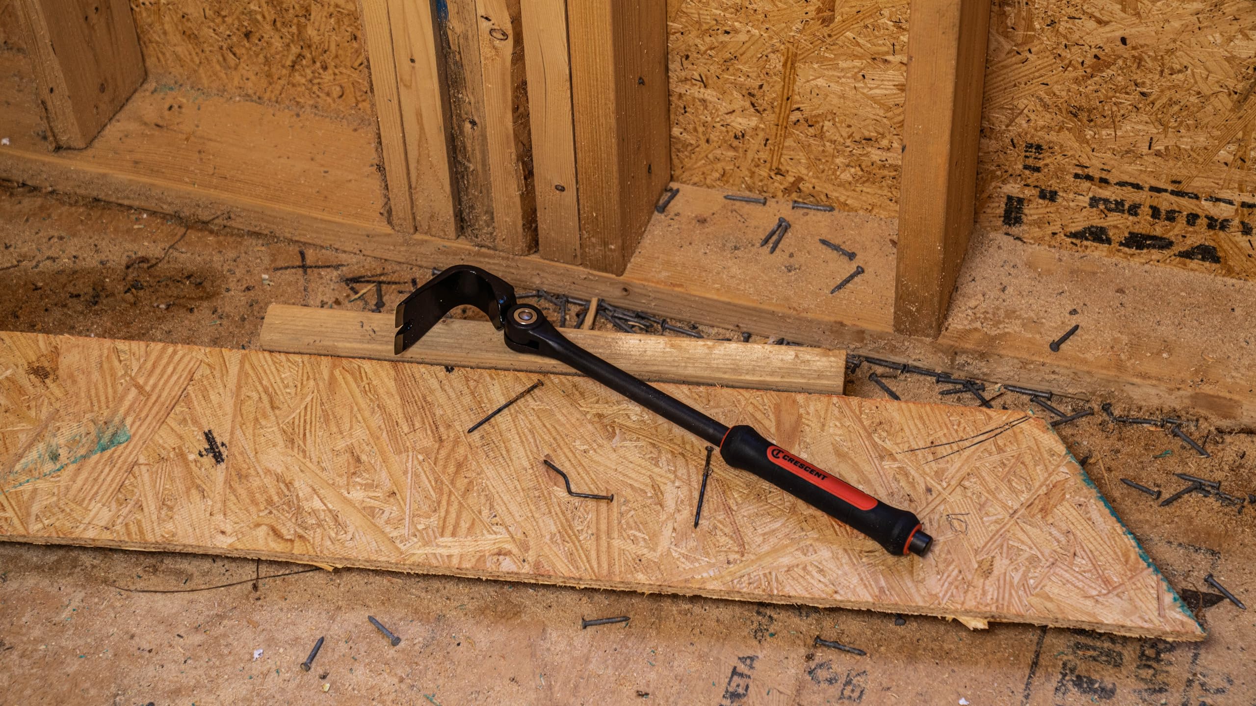 Crescent DB18X-06 ergonomic design supports extended use in cramped spaces.