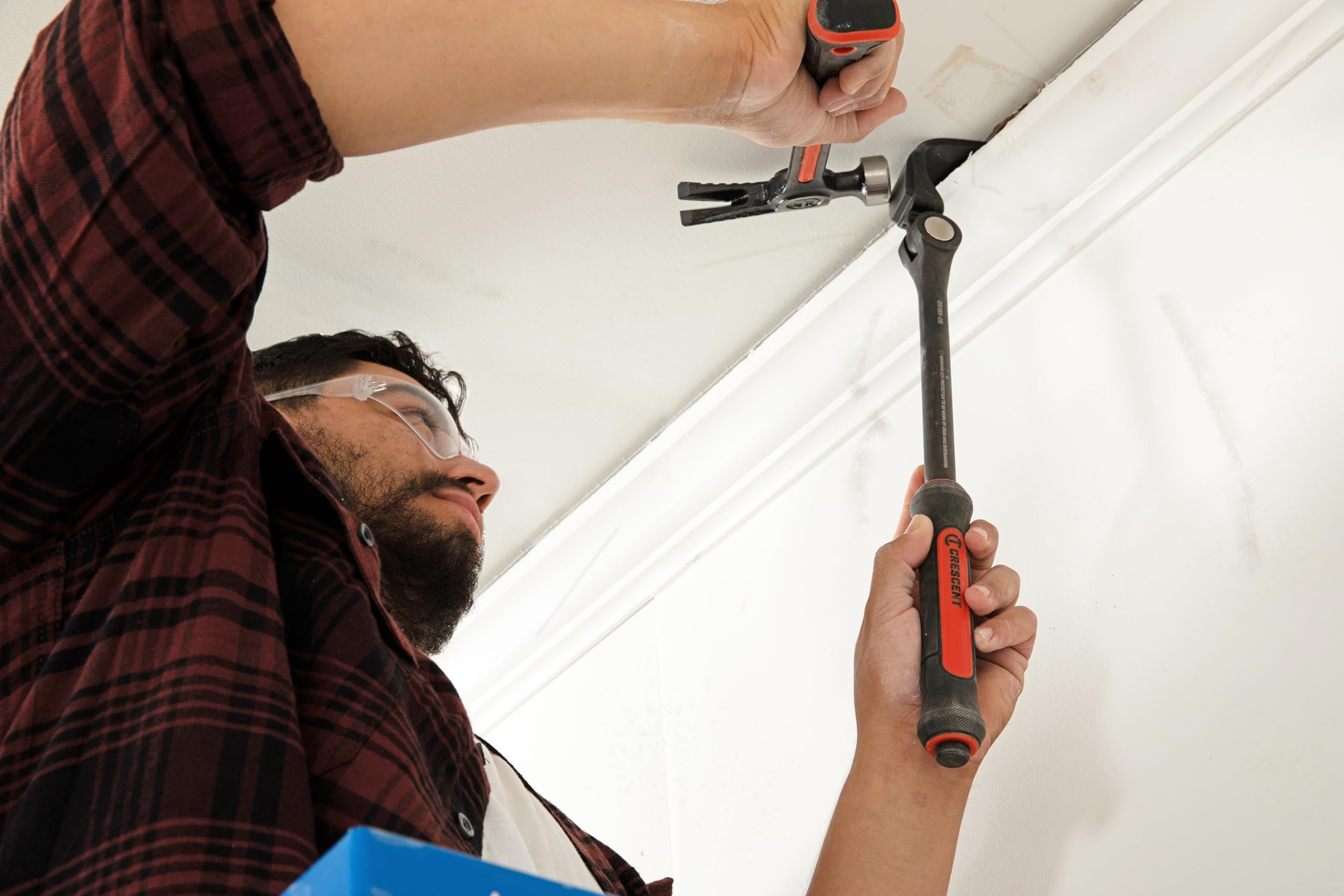 Crescent DB18X-06 nail puller slot enables standard crowbar functionality.