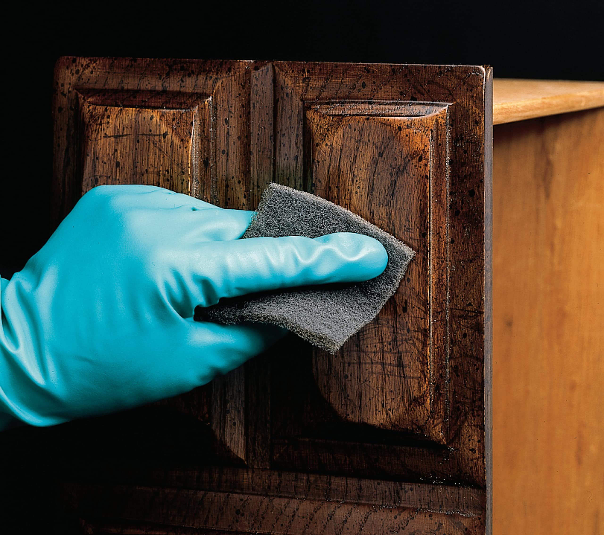 Cubitron Ultra Fine Hand Pad on metal surface for smooth finish