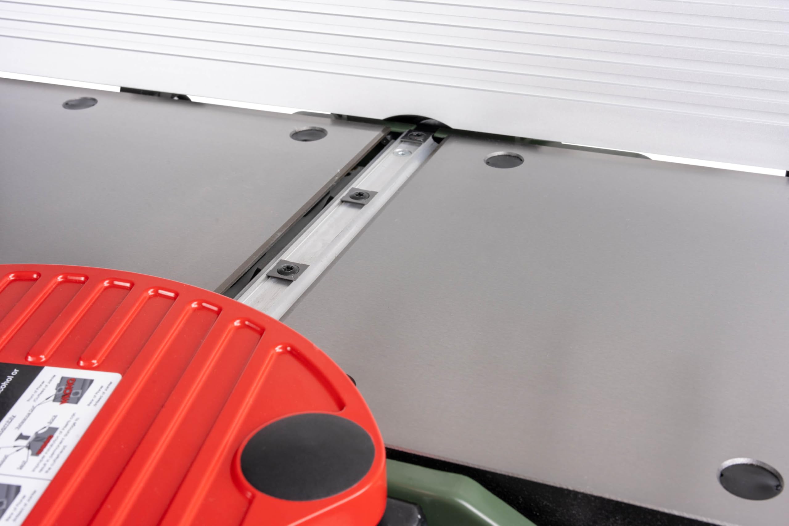 Cutech 401100HI cast-iron tables provide stable, flat surfaces