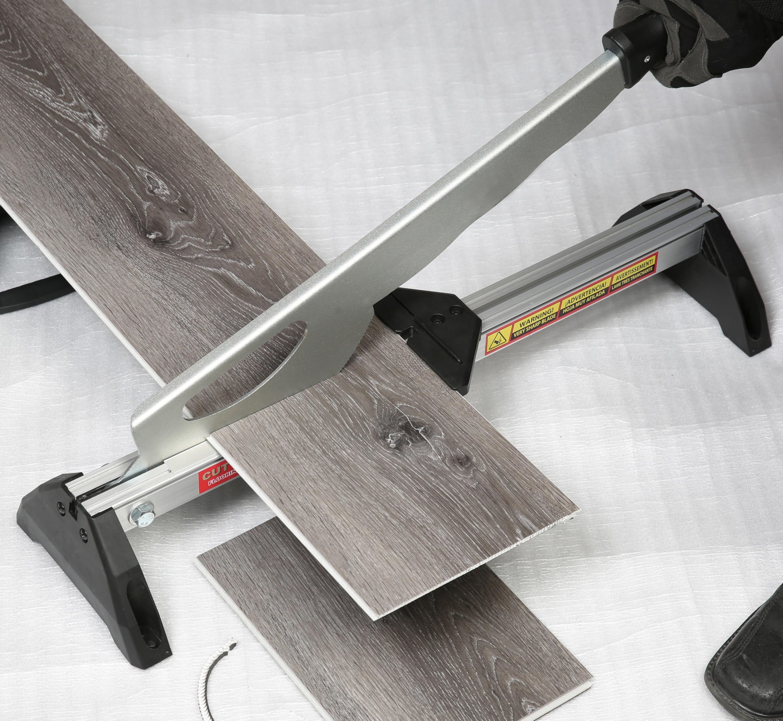 Cutterex 25-inch steel handle provides extra leverage