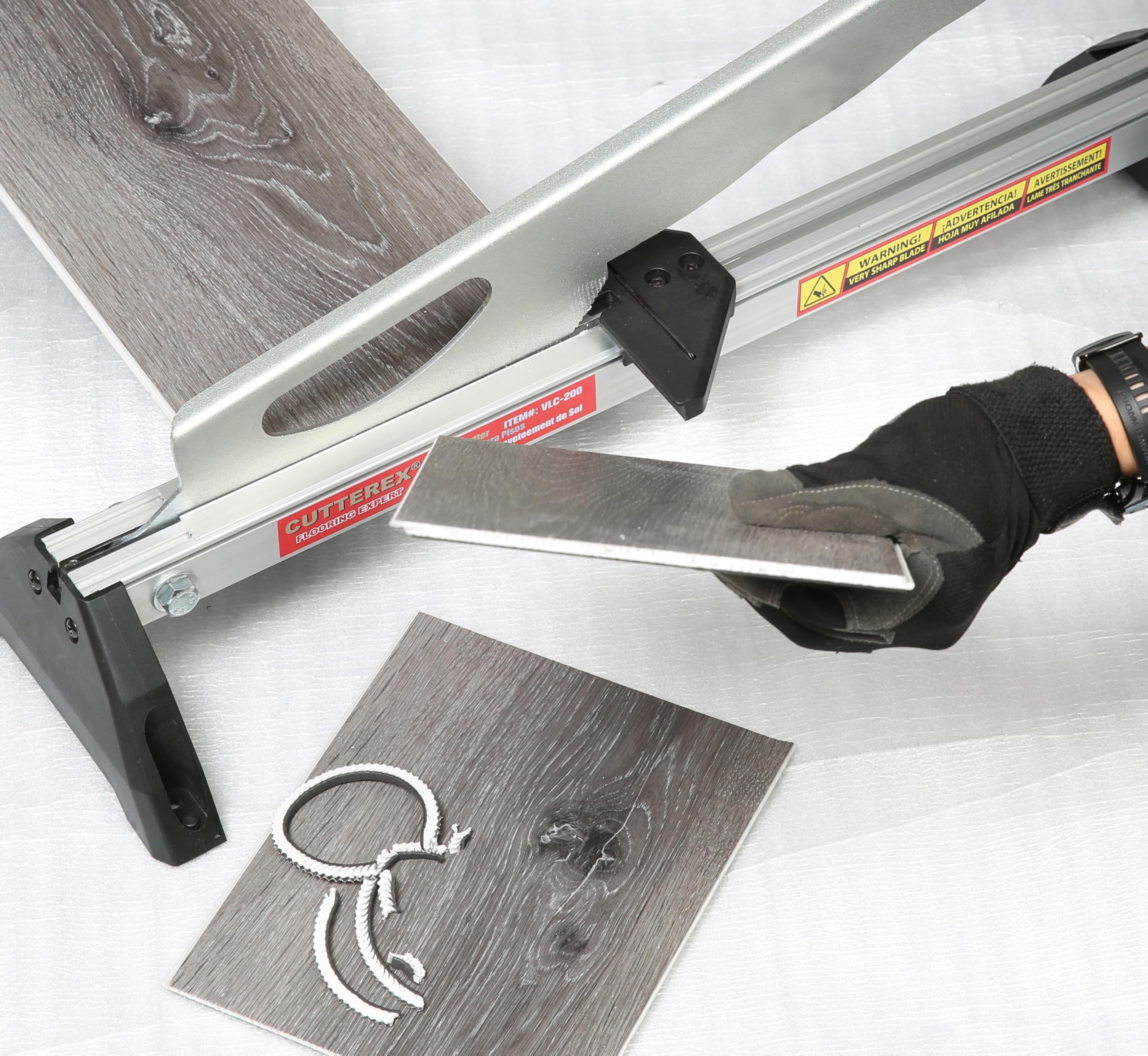 Cutterex ergonomic grip with slip-resistant cushioning for precise control