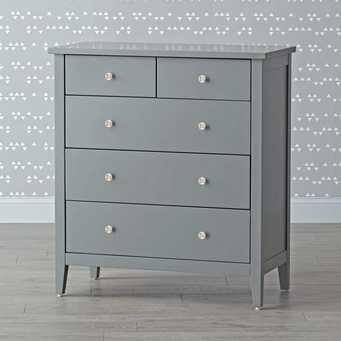 CZC HOME diamond crystal knob installed on wardrobe adds room sparkle.