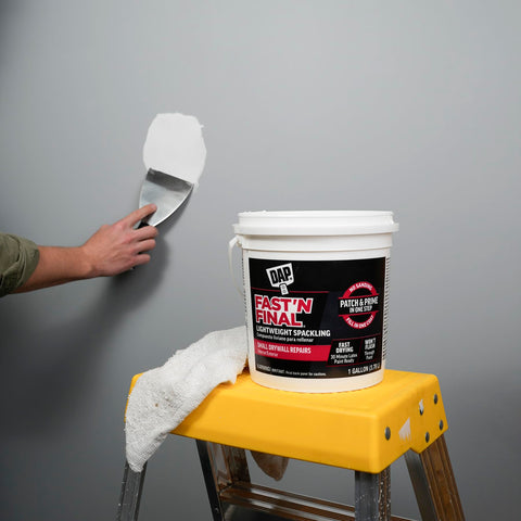 DAP Fast'N Final spackling on exterior surface, low odor and shrink-free.