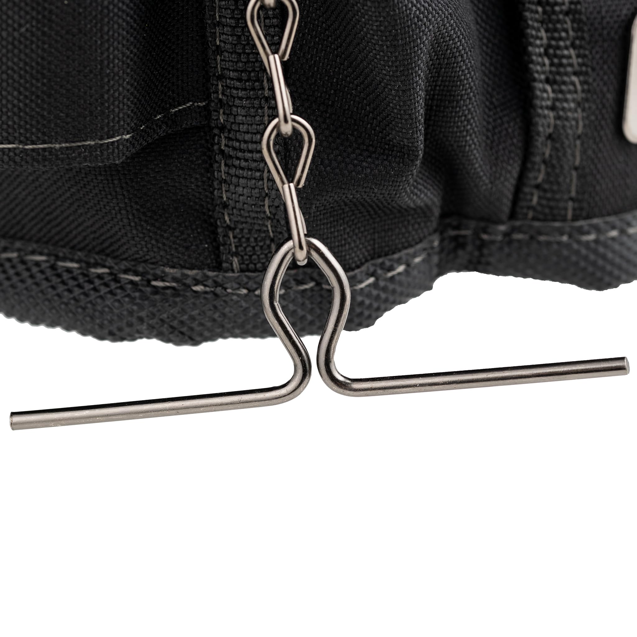 Metal carabiner adds versatile attachment options on the pouch.