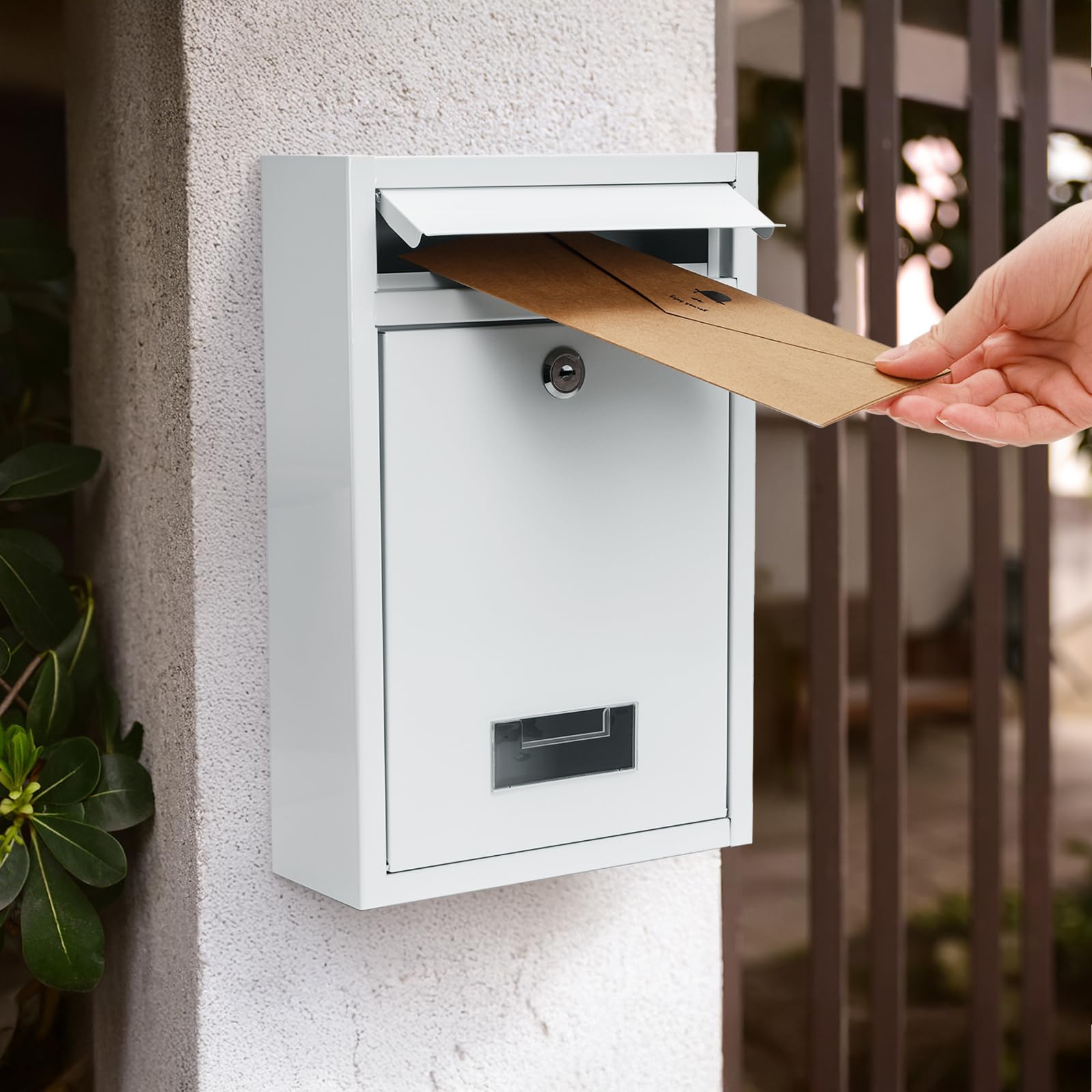 DEAYOU white finish adds modern style to exterior spaces