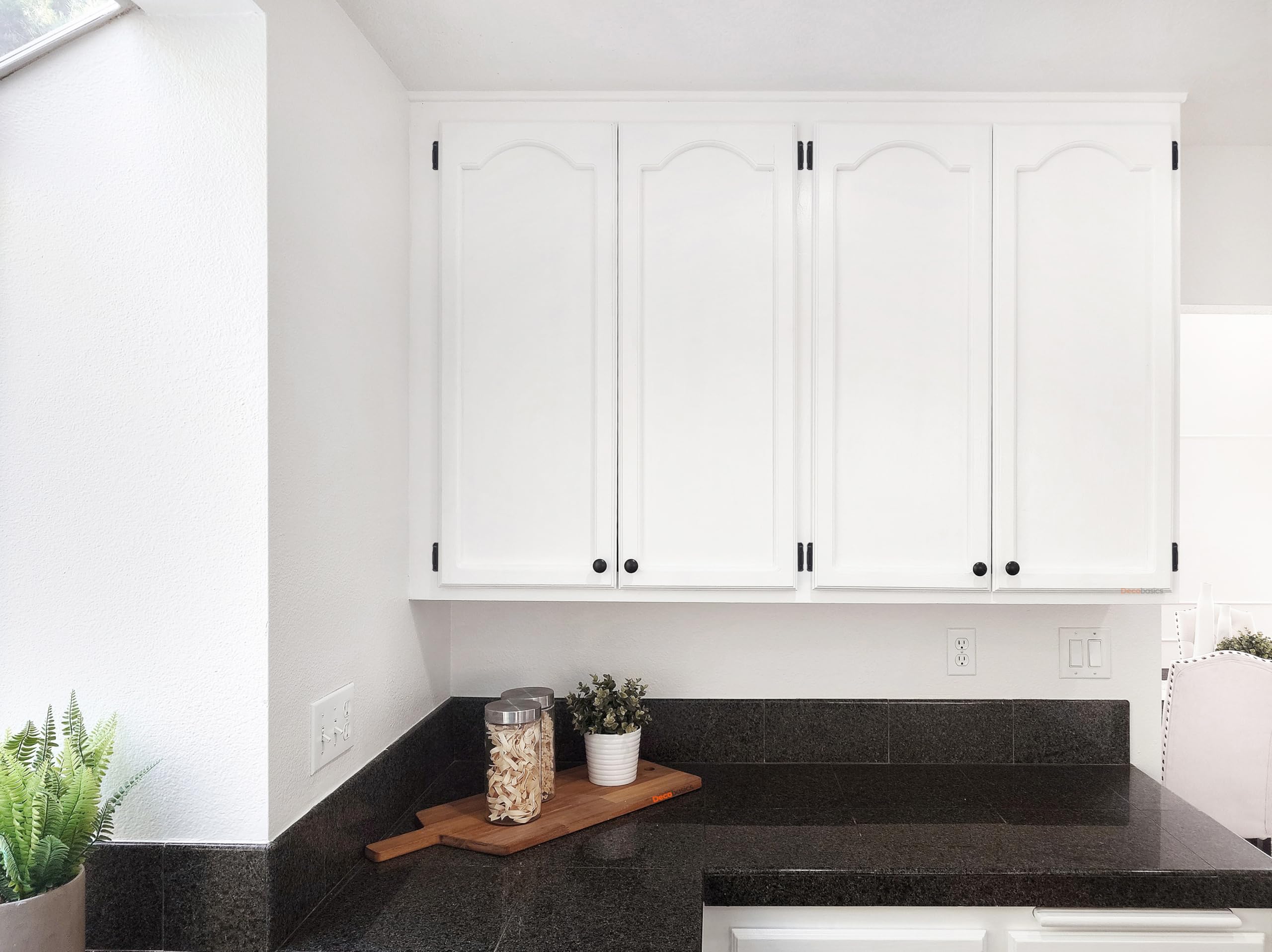 DecoBasics matte black hinge close-up highlighting a sleek, durable finish.