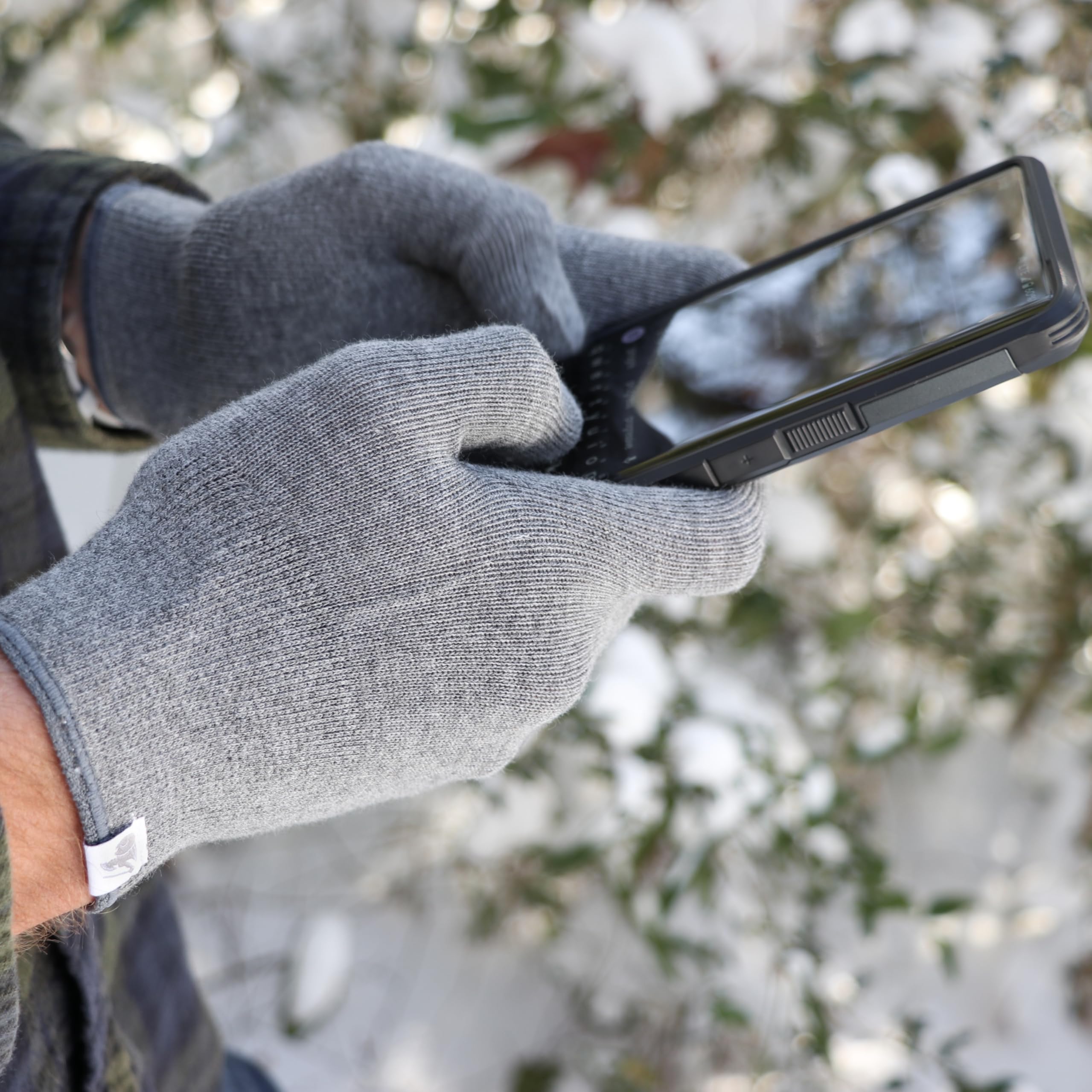 DefenderShield gloves ideal for laptops and smartphones use