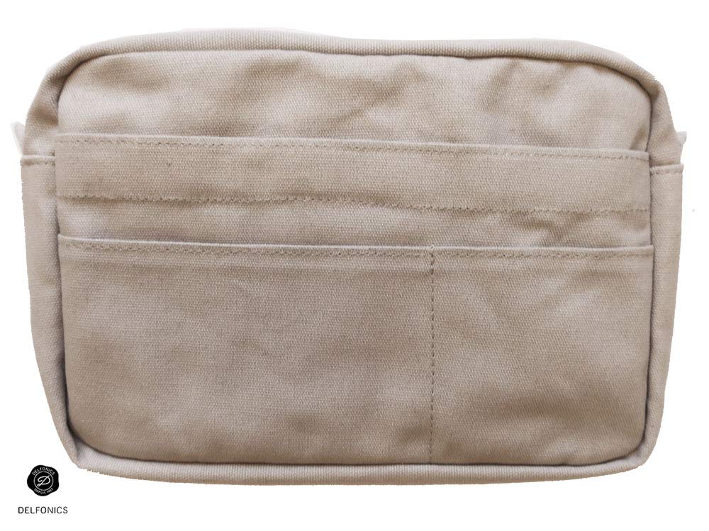 Delfonics Inner CarryingM interior partitions neatly separate items like cosmetics and tools.