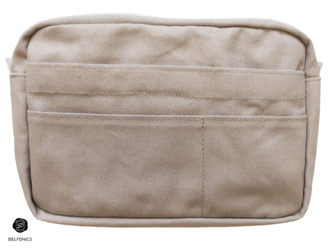 Delfonics Inner CarryingM interior partitions neatly separate items like cosmetics and tools.