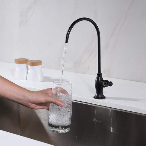 Delle Rosa gooseneck with 360-degree rotation enables flexible reach.