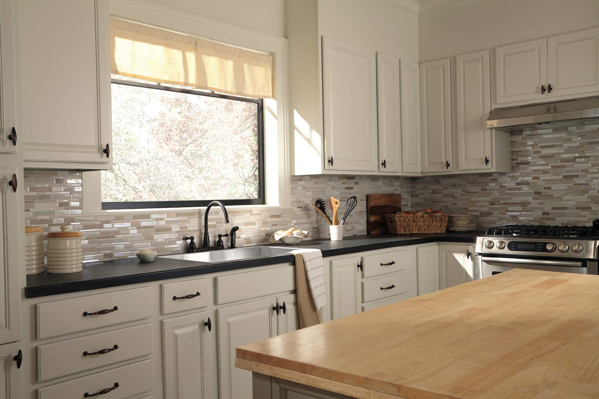 Delta Windemere packaging includes hardware for easy installation.