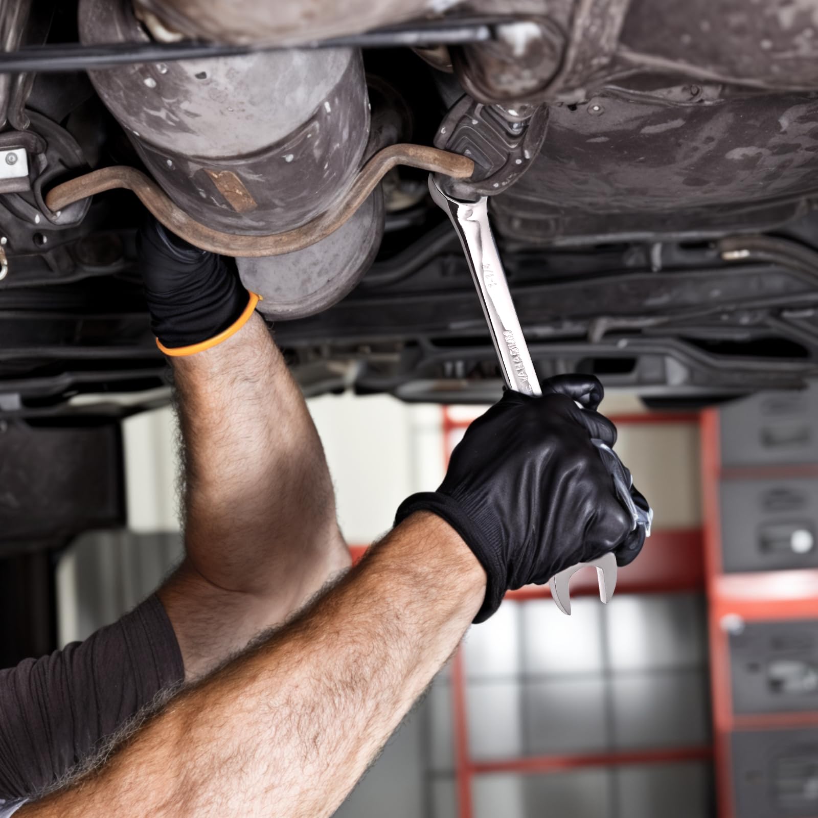 Der Erwachte wrench kit's premium pouch keeps tools neatly organized and easily portable