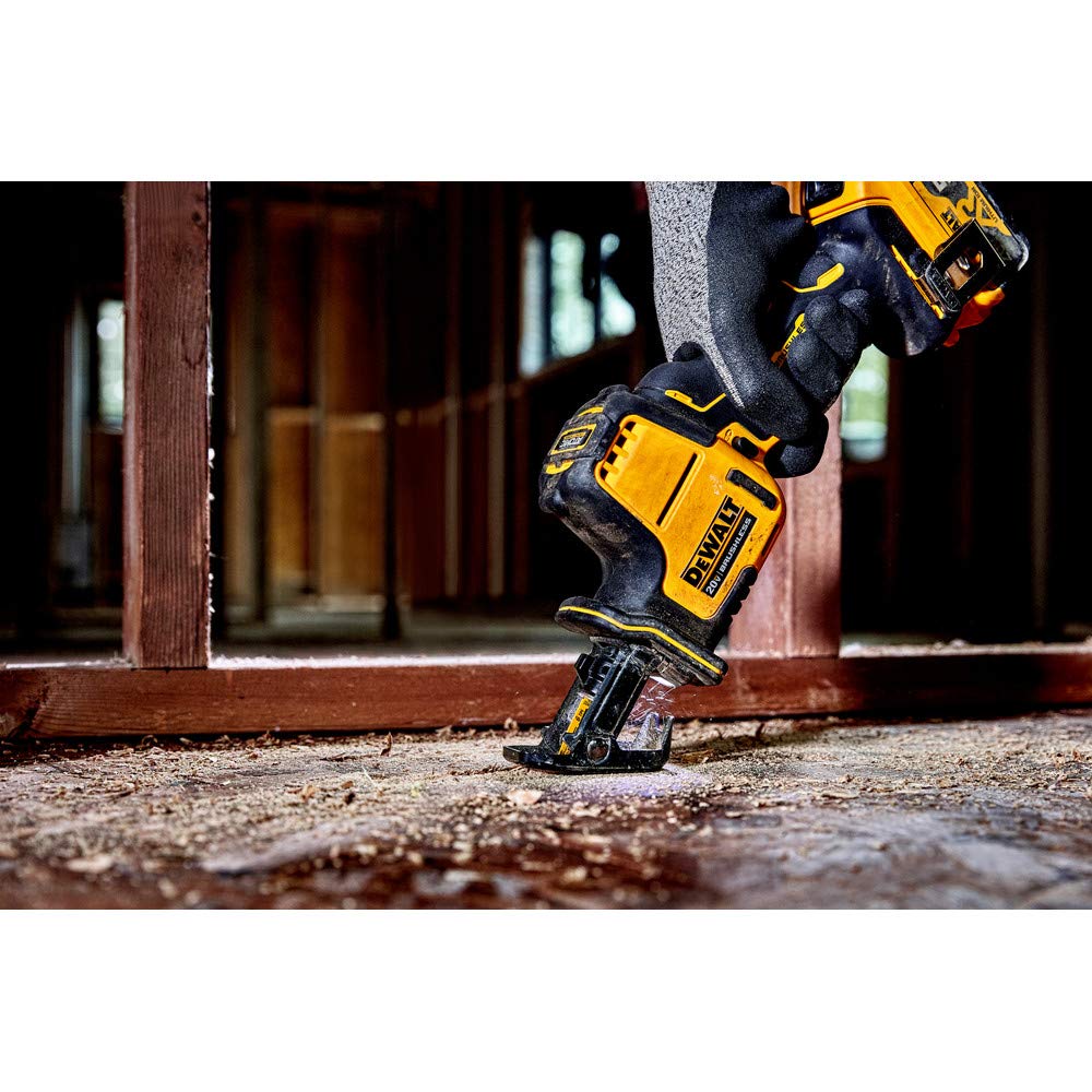 DEWALT ATOMIC belt hook allows easy carry on site