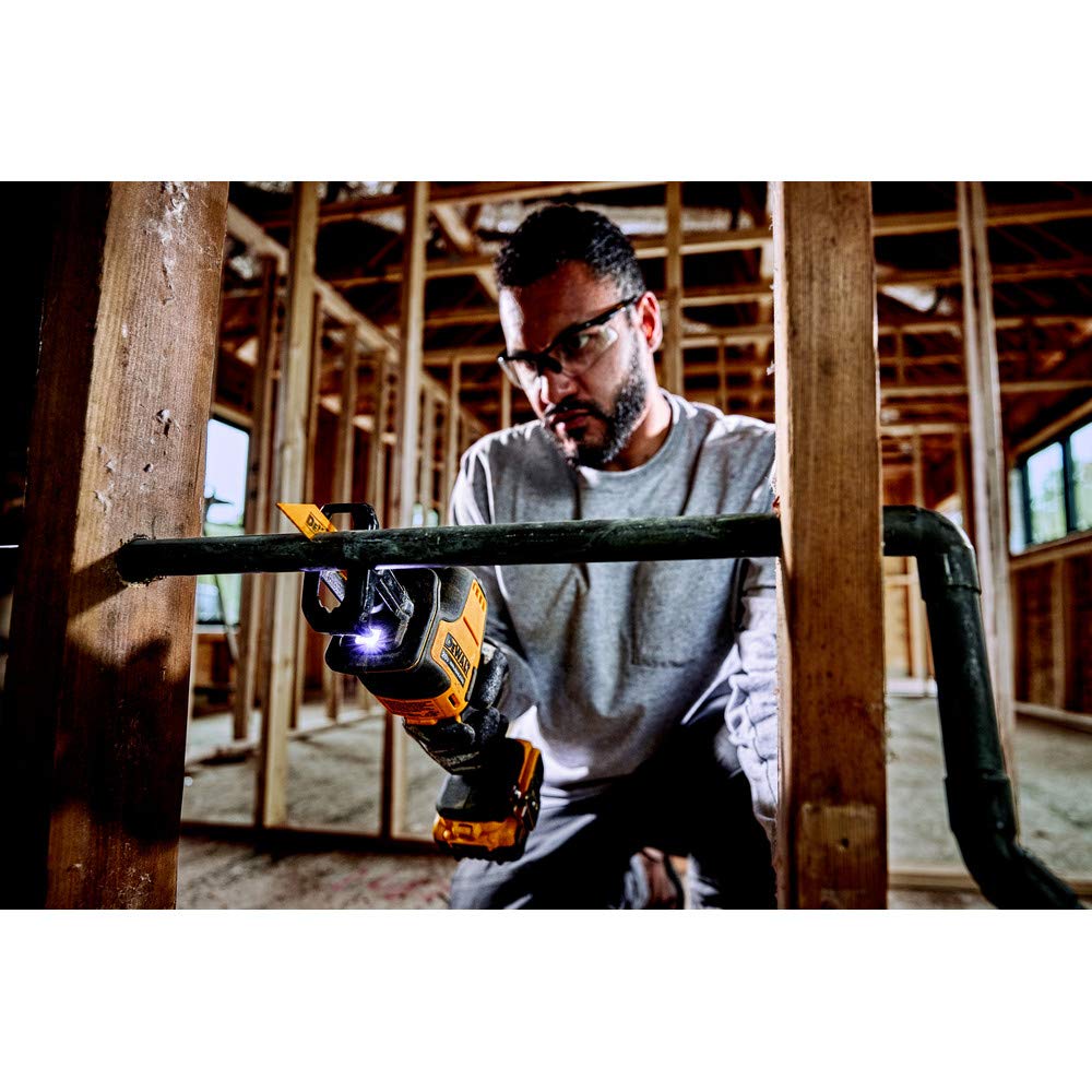 DEWALT ATOMIC pivoting shoe provides stable contact during cuts